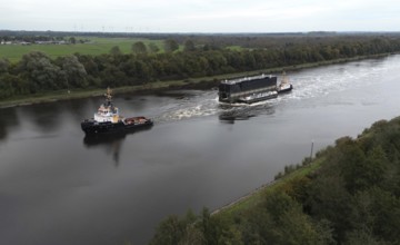 Tugboats bring a lock gate through the Kiel Canal, NOK, Kiel Canal, Kiel Canal, Schleswig-Holstein,