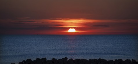 Sunset on the Baltic Sea with protective breakwaters, Darß, Ahrenshoop, Mecklenburg-Western