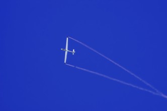 An SZD-59-1 ACRO glider, registration D-1138, during a demonstration as part of an air show at the