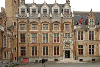 Gruuthusemuseum with equestrian statue of Lodewijk van Gruuthuse above the entrance portal in the