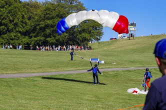 Landing of skydivers during an aerial acrobatic performance as part of an air show at the Rossfeld