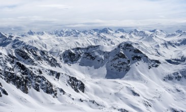 View of mountain panorama, mountain landscape in winter, Albula Alps, Rhaetian Alps, Graubünden,