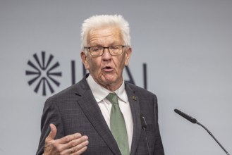 Winfried Kretschmann (Greens), Minister-President of Baden-Württemberg. portrait at the lectern