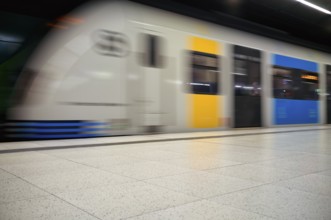 Underground incoming S-Bahn, train, class 420 iGeneration 2025, platform, stop, city centre