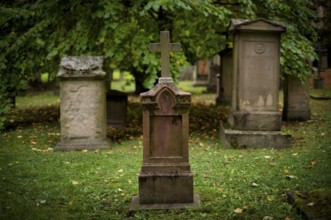 Gravestones, grave, graves, Hoppenlauf cemetery, oldest preserved cemetery in Stuttgart, autumn