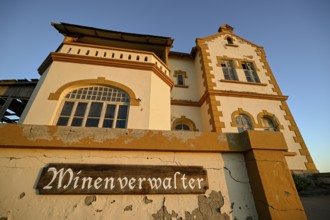 Mine manager's house, Kolmanskop, restricted diamond area, Karas region, Namibia