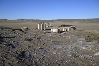 Alte Gebäude in Grillenthal, einst Versorgungsstation für Frischwasser, Diamentensperrgebiet, bei