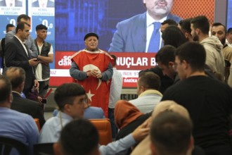 Gaziantep, Türkiye – May 28, 2023. Supporters of President Recep Tayyip Erdogan celebrate in the