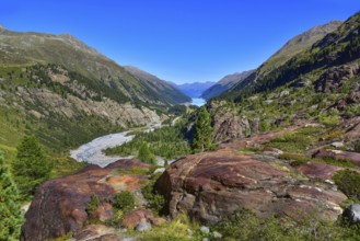 Hiking area above the Faggenbach in the Kaunertal, in the background the Kaunertal reservoir, in
