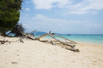 White sandy beach, Sunrise Beach, Koh Kradan, Hat Chao Mai National Park, Trang Province, Southern