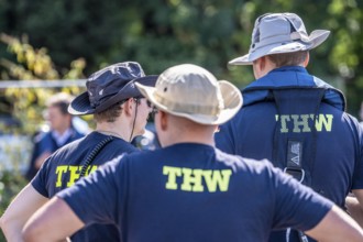 THW emergency services at a meeting of the water hazards section in Düsseldorf, during the major