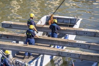 Construction of a multi-purpose pontoon, the specialist group for water hazards, in Düsseldorf, the