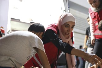 Syrian Arab Red Crescent volunteers conduct first aid training for children during the Damascus