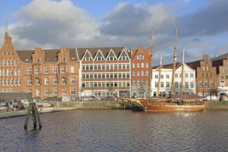 Ships on the banks of the Stadttrave, Dückdalbe, Dalbe, houses, cityscape, sailing ship, harbour,