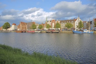 Ships on the banks of the Stadttrave, houses, cityscape, sailing ship, quay, harbour, light