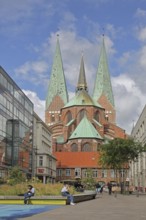 Schrangen and view of St. Mary's Church, ornamental plants, green area, relax, seating, pedestrian