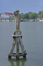 Monument to sailor Fiete on Dückdalbe in the harbour, Trave, wooden figure, wood carving, Dalbe,