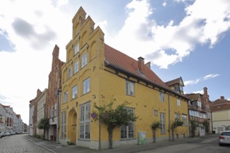 Yellow Renaissance house with stepped gable built in 1659, Hundestraße, Old Town, Lübeck,