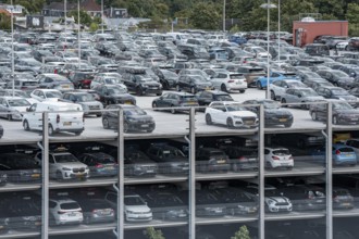Düsseldorf Airport, multi-storey car park P5, during the summer holidays, full, North