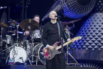 Jimmy Chamberlin (drummer) and Billy Corgan (singer) from The Smashing Pumpkins live on The Aghori
