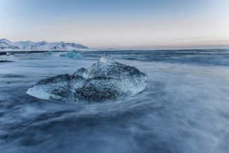 Jökulsarlon, icebergs, ice, cold, glacial lake, Vatnajökull glacier, winter, beach, sunrise, ocean,