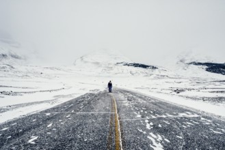 Winter road trip on the Icefields Parkway with lots of snow and ice, Banff National Park, Jasper