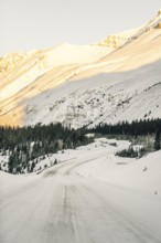 Winter road trip on the Icefields Parkway with lots of snow and ice, Banff National Park, Jasper