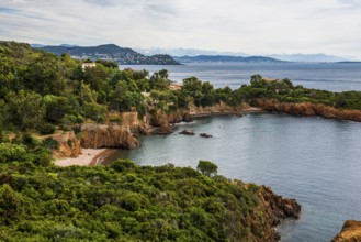 Picturesque coast and red rocks, near Anthéor, Saint-Raphaël, Massif de l'Esterel, Esterel