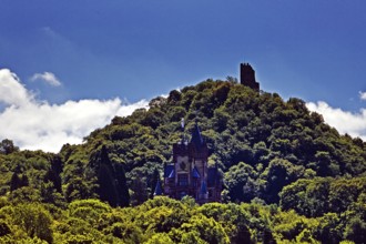 The Drachenfels mountain with Drachenburg Castle and the castle ruins, Siebengebirge, Königswinter,