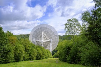 Radio telescope, Effelsberg, near Bad Münstereifel, Eifel, North Rhine-Westphalia, Germany