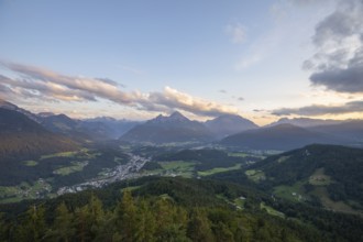 Panoramic view from the Kneifelspitze to Berchtesgaden, Watzmann, Hochkalter and Königssee at