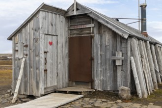 Hunting hut with outside toilet, wooden hut, Bamsebu, Spitsbergen, Svalbard