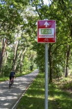 Long-distance cycle route F28, so-called Doorfietsroute, through cycle route, in the province of