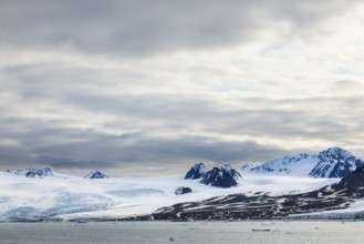 Glacier tongue, ice, mountain range, sea, Lillienhöökbreen, Spitsbergen, Svalbard