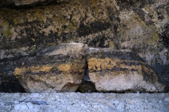 Inclusions of flint and sulphur in chalk cliffs, beach, pebble beach, Étretat, cliffs, chalk