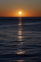 Sunset by the sea, North Sea, English Channel, Étretat, evening mood, atmospheric, Normandy,