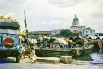 Unloading cargo boat onto lorry, Singapore River, Singapore, southeast Asia c 1963