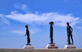 Bronze sculpture La Heure du Bain by Dominique Denry on the beach, sky, blue, Fécamp, Normandy,