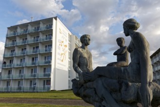 Sculpture Family in front of Morada Strandhotel Baltic resort Kühlungsborn, Baltic Sea,