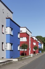 Estate IItalienischer Garten from 1925, residential buildings in cubic design with blue and red