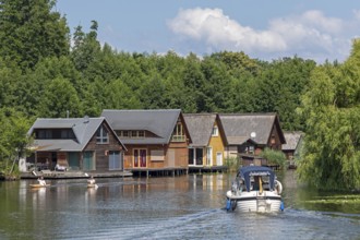 Boat, boathouses, holiday homes on the canal between Mirower See and Zotzensee, Mirow, Mecklenburg