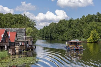 Houseboat, boathouses, holiday homes on the canal between Mirower See and Zotzensee, Mirow,