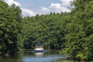 Houseboat, canal between Mirower See and Zotzensee, Mecklenburg Lake District,