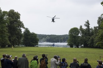 A helicopter lands in front of a joint meeting between Friedrich Merz (CDU, German Chancellor) and