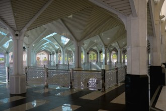 As Syakirin Mosque or KLCC Mosque, Hypostyle hall, Kuala Lumpur, Malaysia, Asia