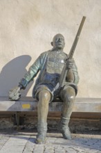Sculpture Herbert König Suhl original, bronze sculpture, hunter with shotgun, rifle, sitting, arms