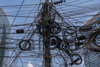 Electricity pylon cable tangle, Bangkok, Thailand