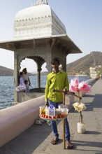 Indian man selling snacks at Fateh Sagar lake, Udaipur, Rajasthan, India