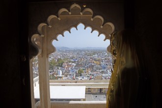 Indian woman with headscarf looking at the city, City Palace Museum, City Palace or City Palave,