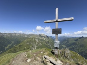 Summit cross on the Hornfeldspitz, Schladminger Tauern, Sölktäler nature park Park, St. Nikolei,